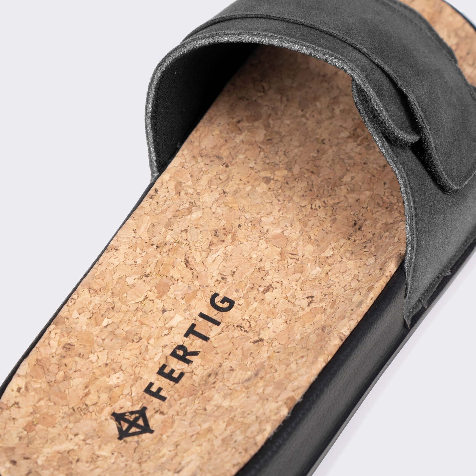 Fertig - Timber Gravel Sandal Slide - Sendal Slipper Corak Kayu Abu-abu Simple Praktis Pria Wanita - Image 4