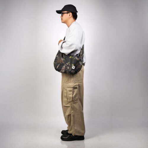 Alternative view of Fertig - Maison Tubular 1.0 Woodland Sling Bag - Tas Selempang Camouflage Realtree Pria Wanita Muat Banyak Dengan Penyimpanan Tumbler